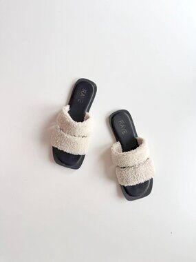 RAYE Lounge Natural Ivory Faux Shearling Fur Slides Sandals Flats, Size 5.5